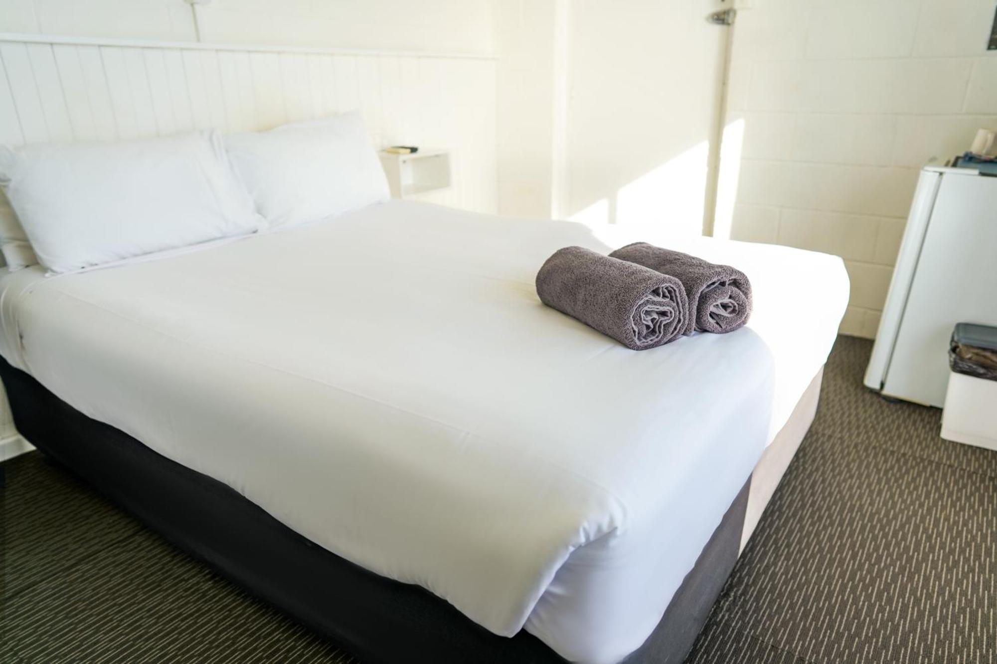 Meningie Waterfront Motel Bagian luar foto
