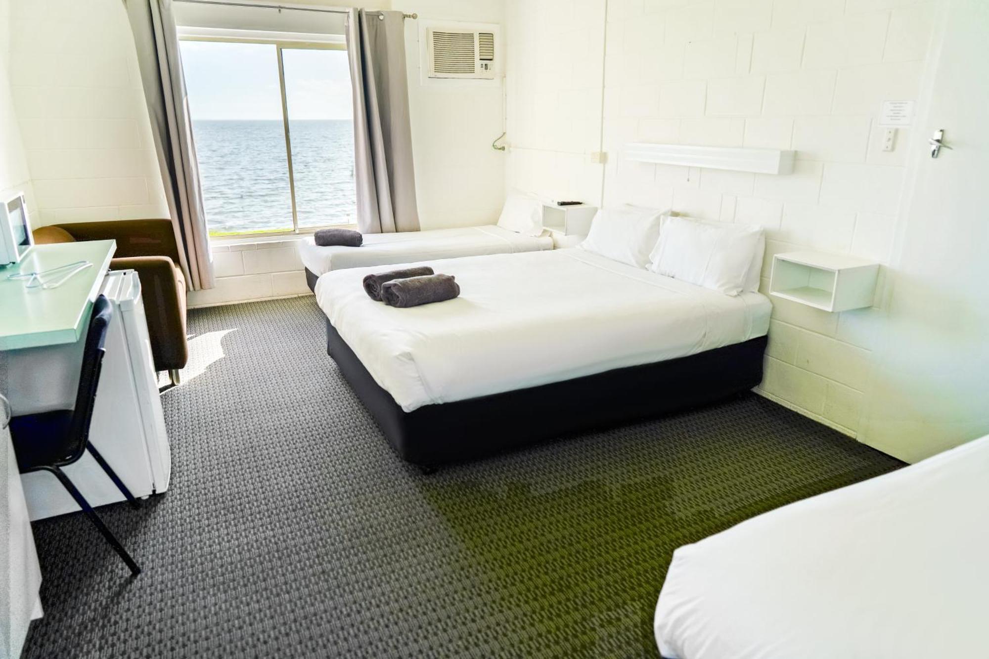 Meningie Waterfront Motel Bagian luar foto