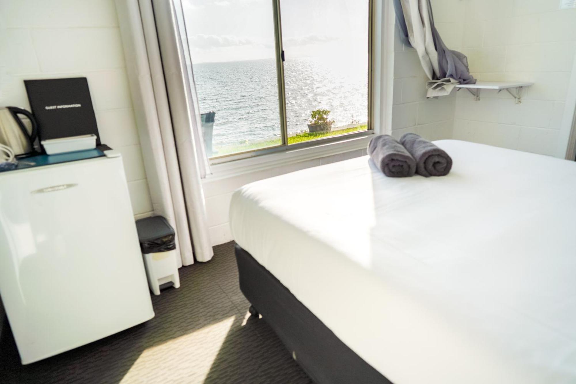 Meningie Waterfront Motel Bagian luar foto