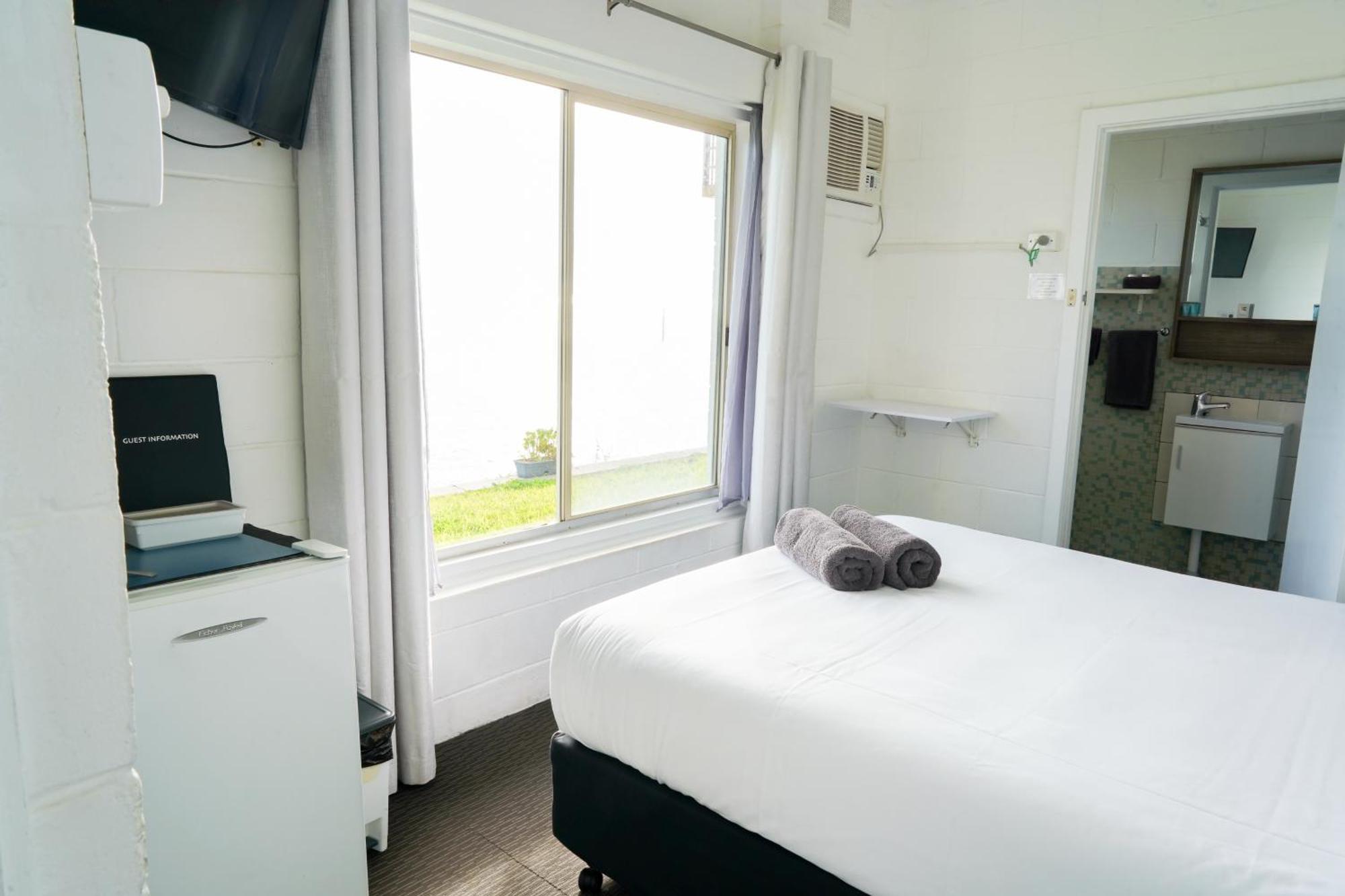 Meningie Waterfront Motel Bagian luar foto
