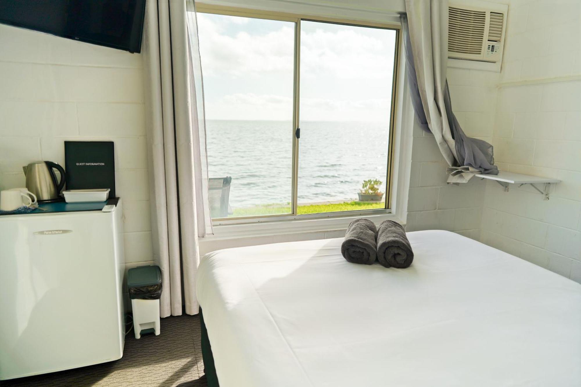 Meningie Waterfront Motel Bagian luar foto
