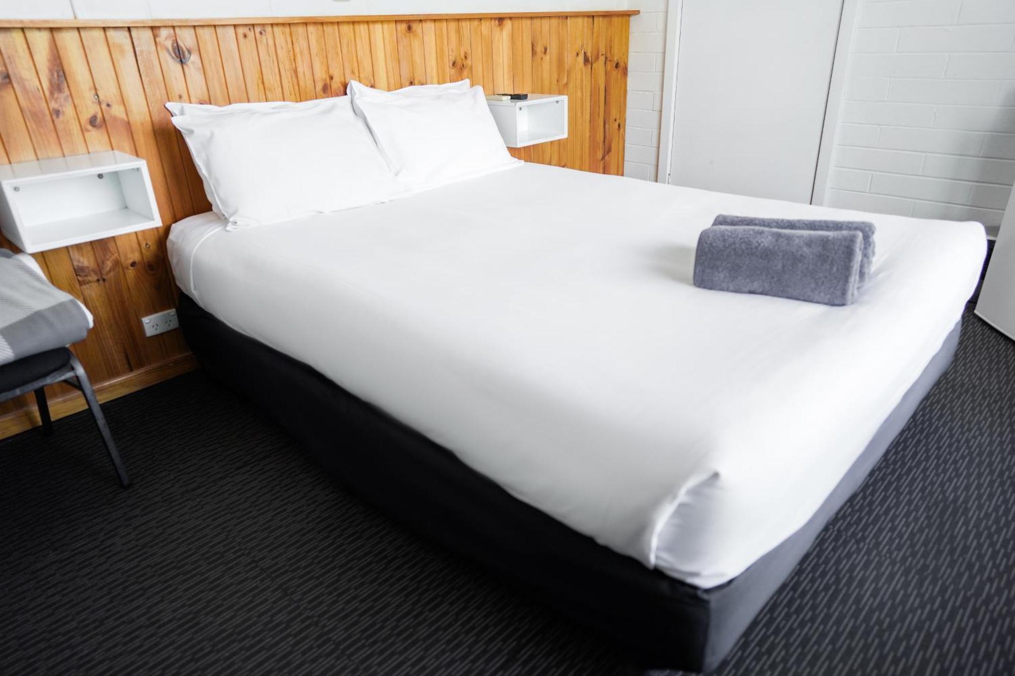 Meningie Waterfront Motel Bagian luar foto