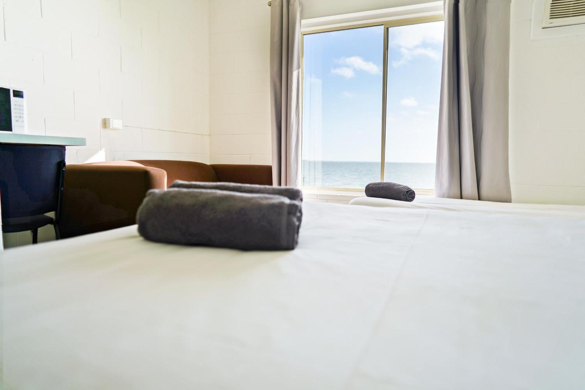 Meningie Waterfront Motel Bagian luar foto