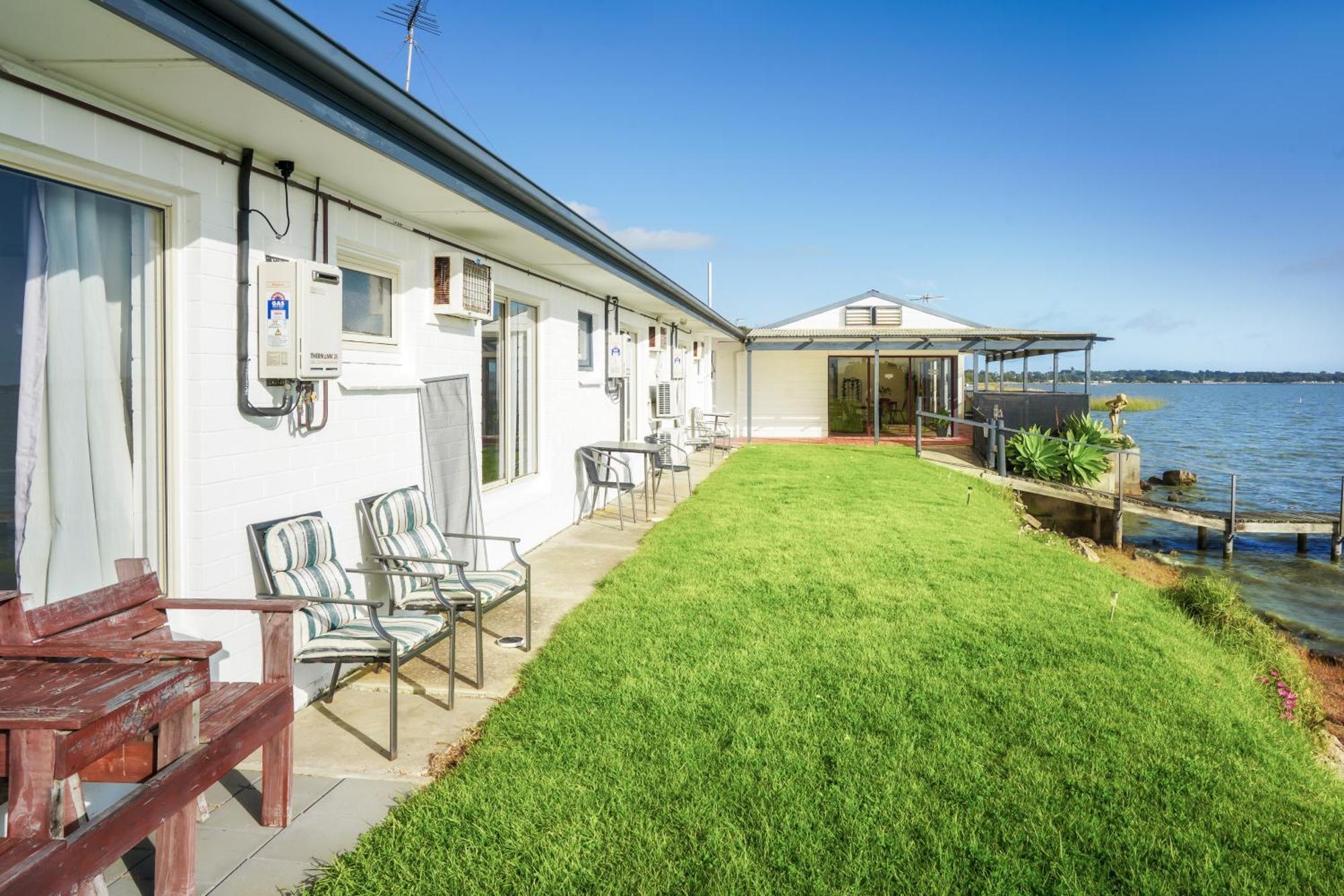 Meningie Waterfront Motel Bagian luar foto
