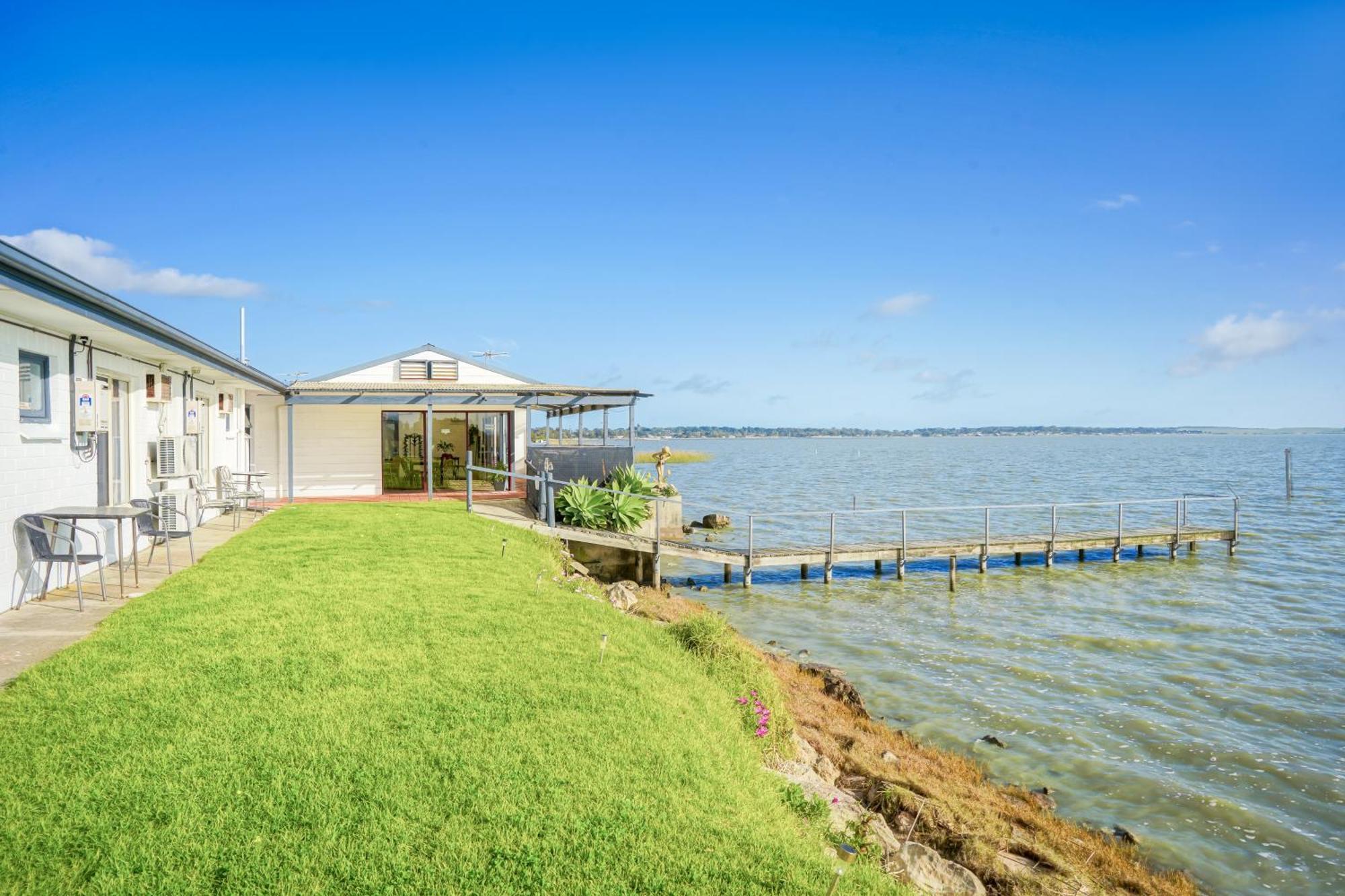 Meningie Waterfront Motel Bagian luar foto