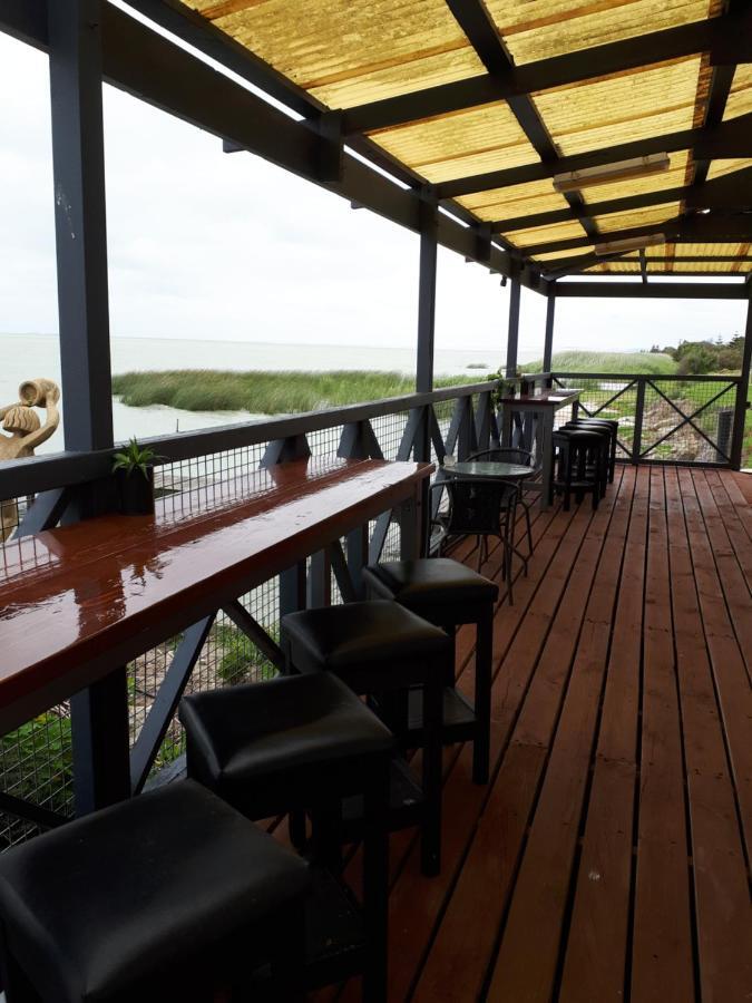 Meningie Waterfront Motel Bagian luar foto